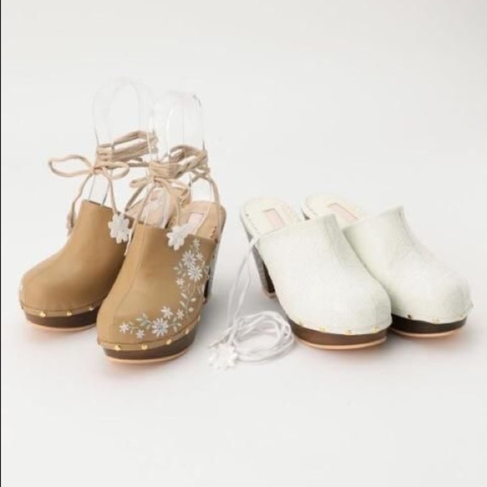 Liz Lisa white shoes